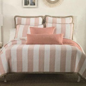 Max Studio Coral White Stripe Twin Size Cotton Quilt (Cotton) 68" X 86"